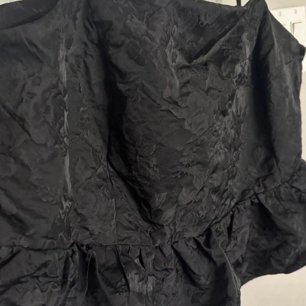 H&M Black Ruffle Crop-top - Picture 2 of 8